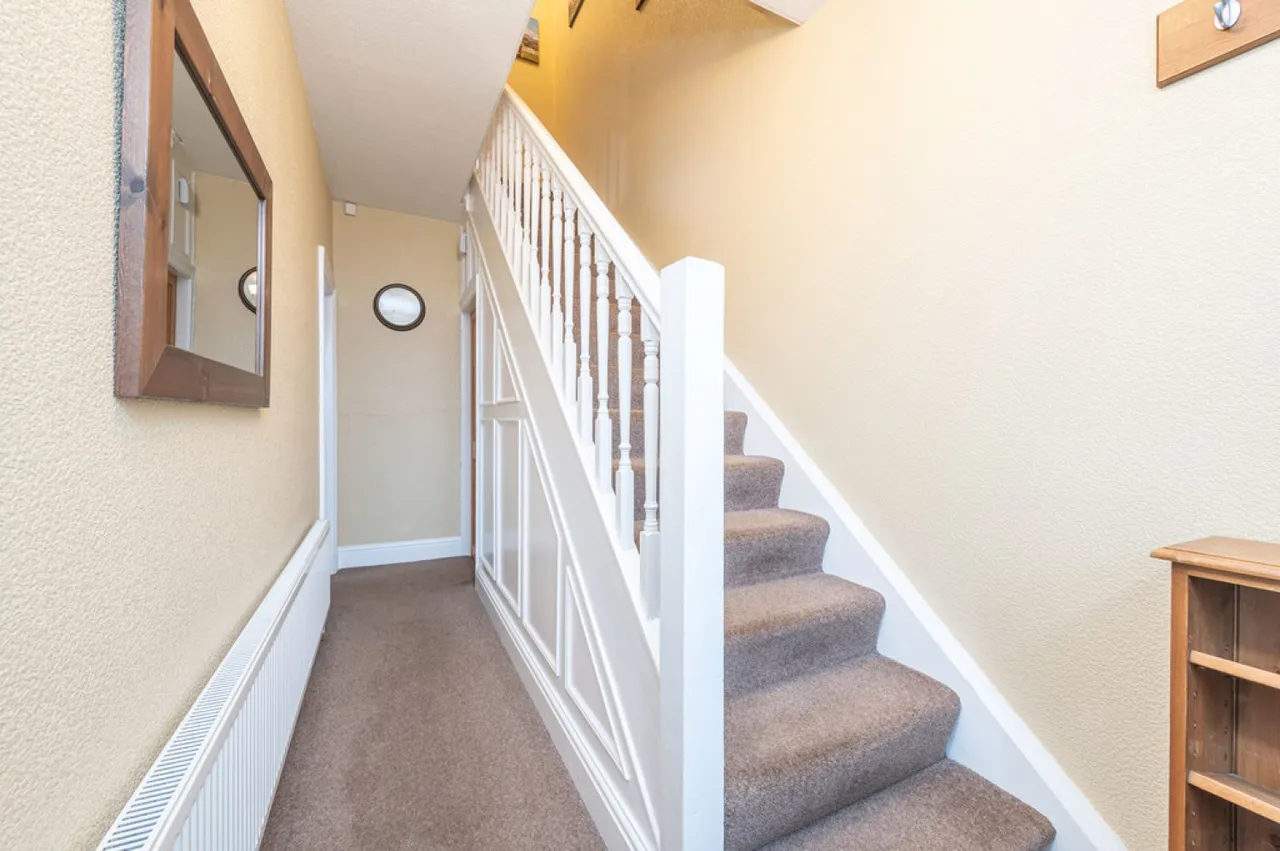West Close, Fartown, photo 5