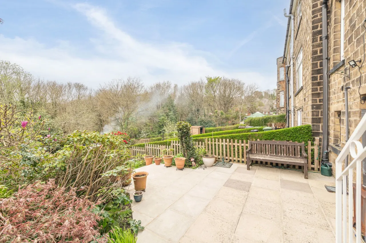 West Close, Fartown, photo 11