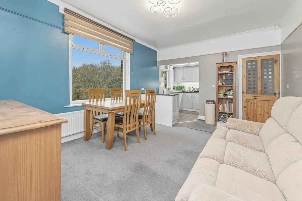 West Close, Fartown, photo 7