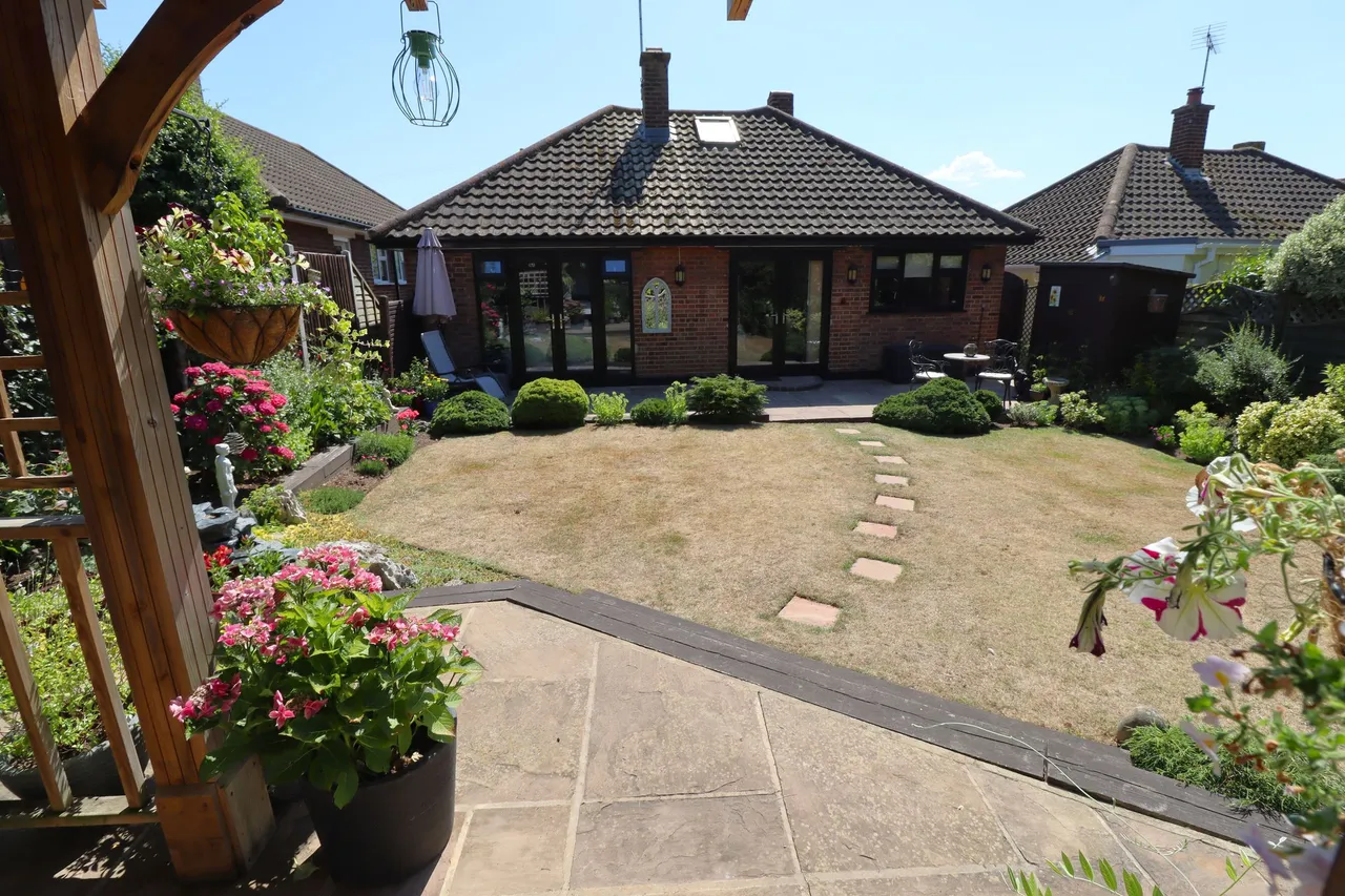 Kingswood Crescent, Rayleigh, Essex, SS6 7BQ, photo 4