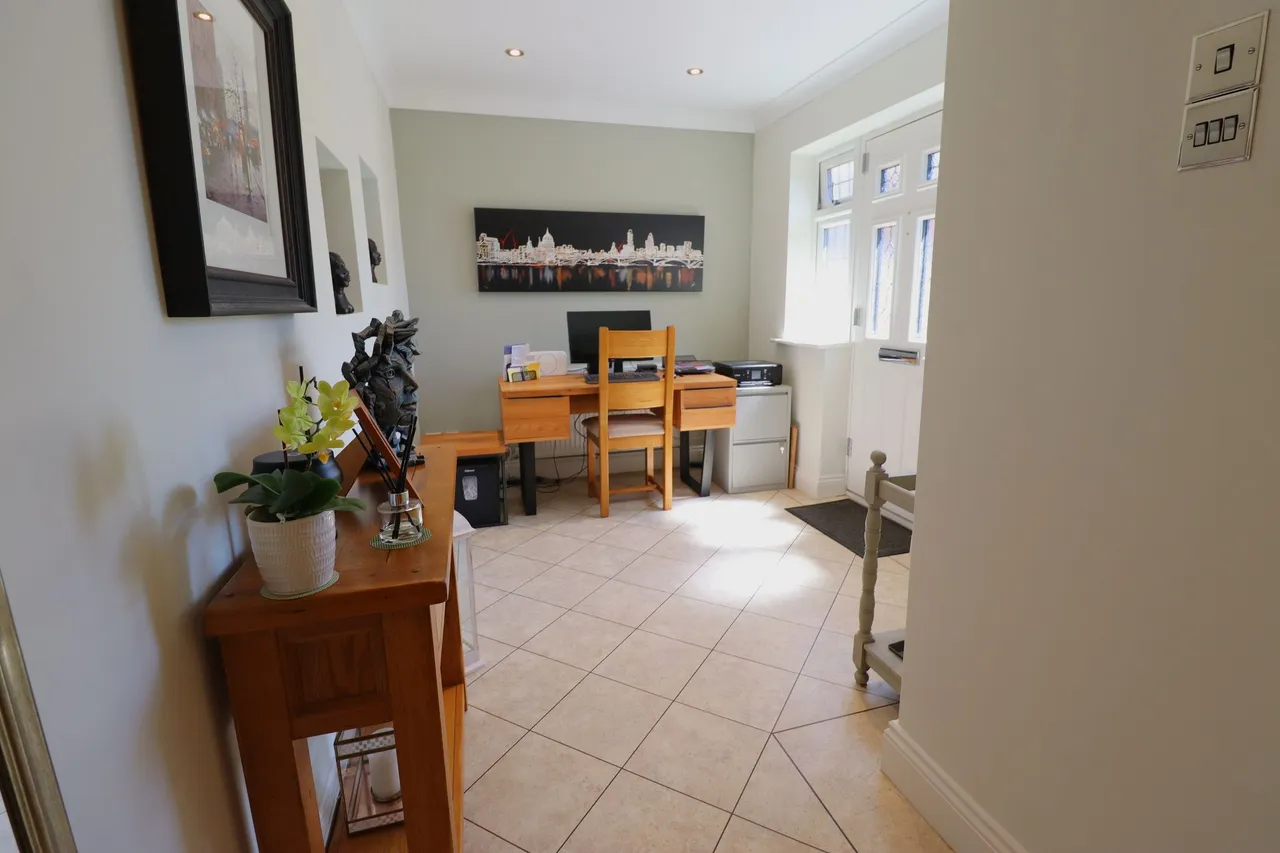 Kingswood Crescent, Rayleigh, Essex, SS6 7BQ, photo 12