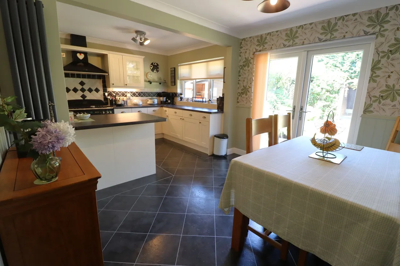 Kingswood Crescent, Rayleigh, Essex, SS6 7BQ, photo 6
