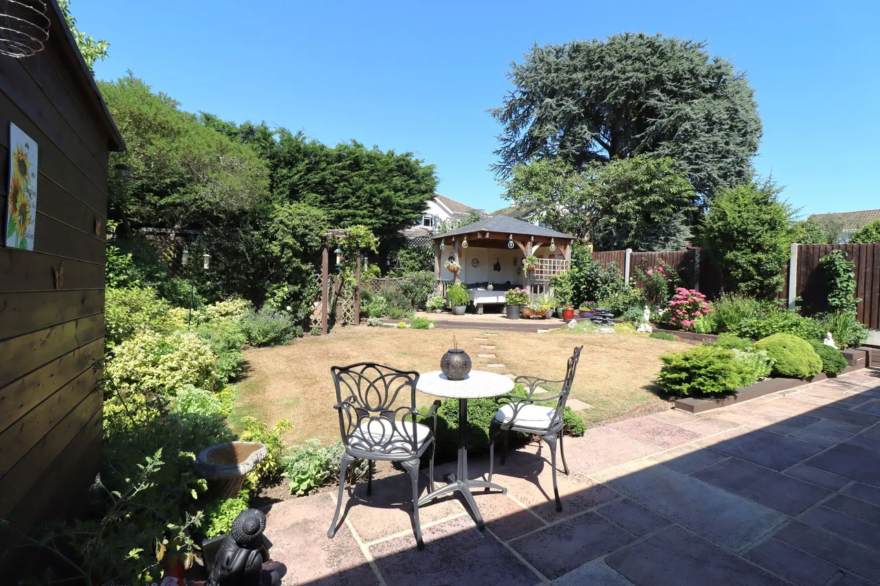 Kingswood Crescent, Rayleigh, Essex, SS6 7BQ, photo 2