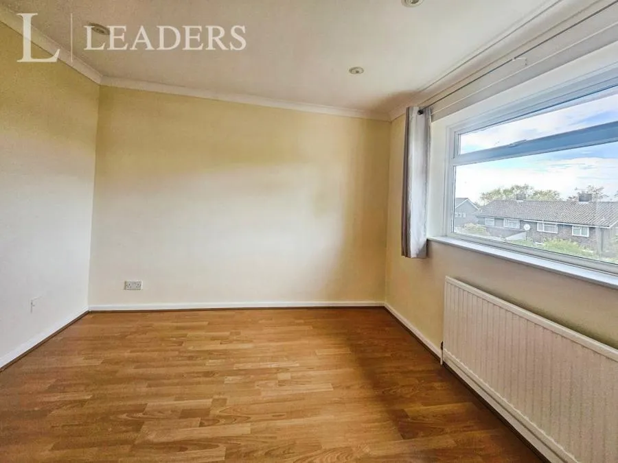 Gossops Drive, Gossops Green, RH11, photo 8