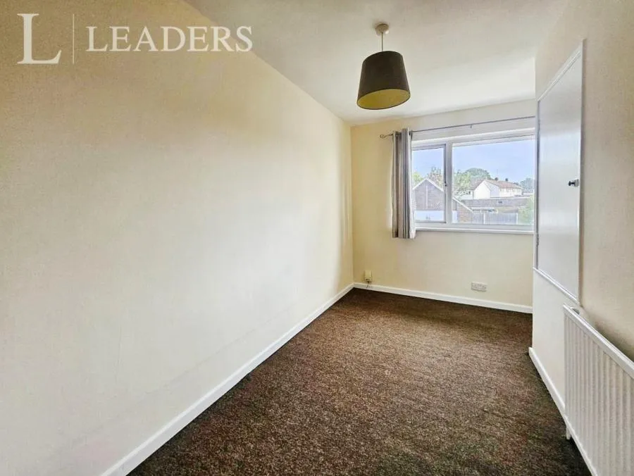 Gossops Drive, Gossops Green, RH11, photo 9