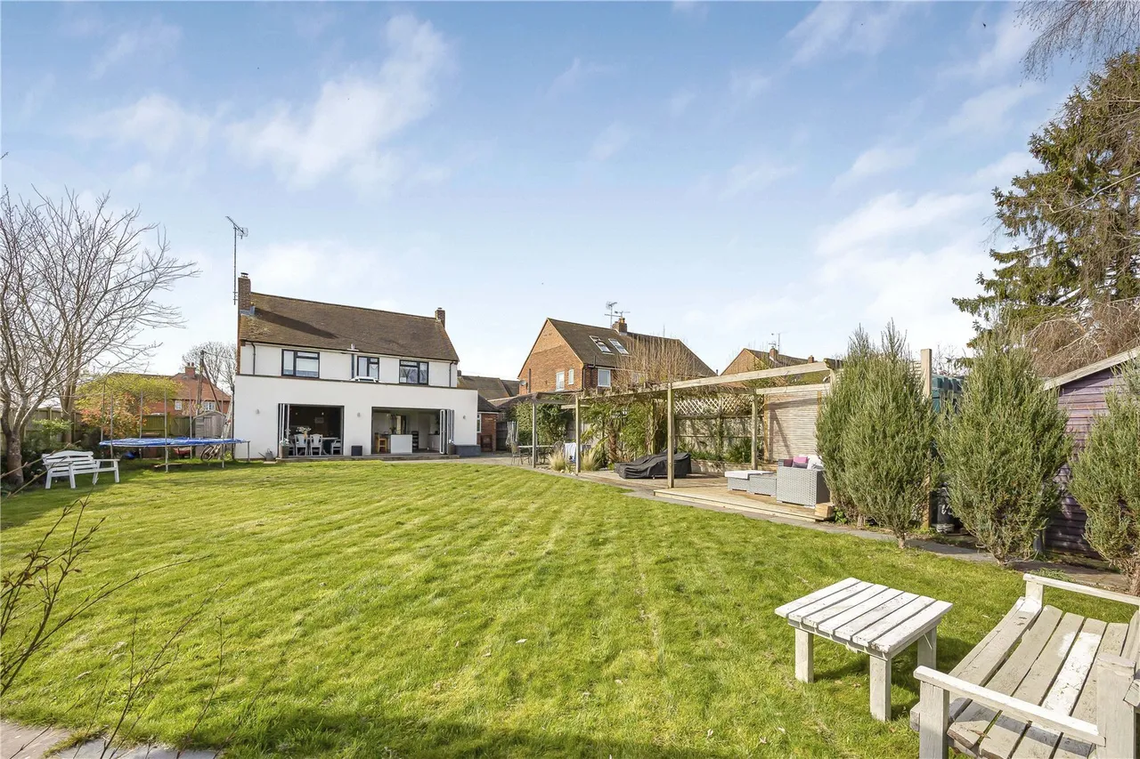 4 bed property for sale, Highlands Lane, Rotherfield Greys, RG9