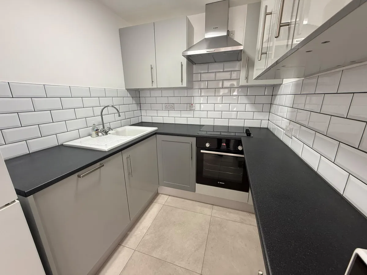 Trentbridge Close, Chigwell, IG6 3DG, photo 5