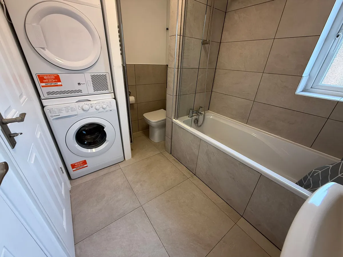 Trentbridge Close, Chigwell, IG6 3DG, photo 8