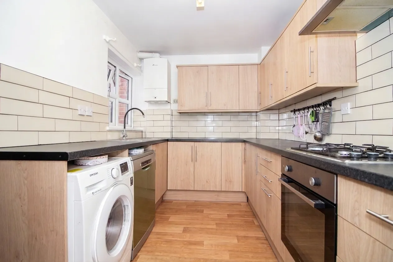 Flat 3, Chippenham Court, Harrow, 91 Peel Road, HA3 7QR, photo 3