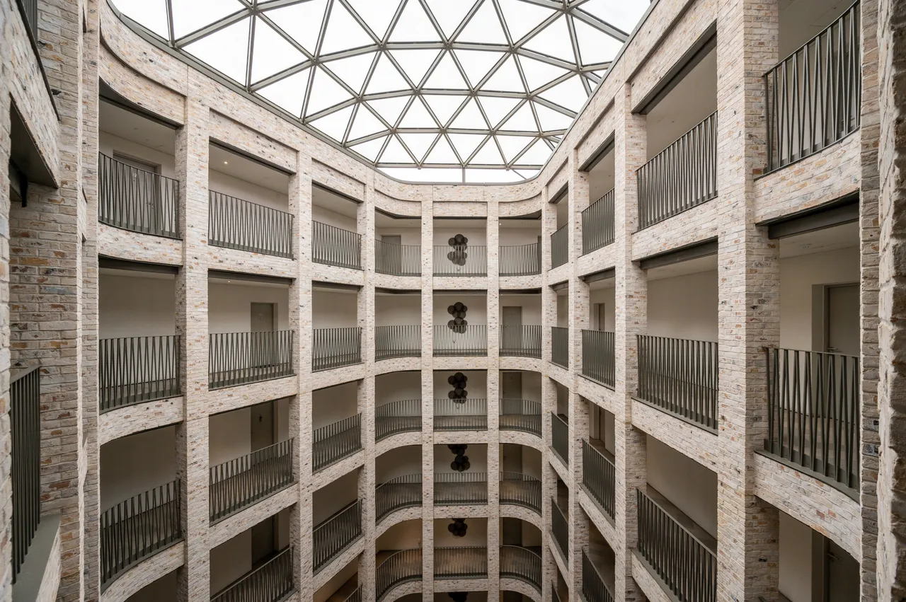 48 Delphini Apartments, 10 St Georges Circus, London, photo 9