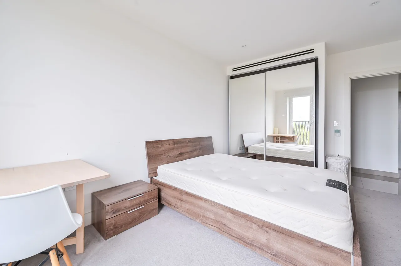 48 Delphini Apartments, 10 St Georges Circus, London, photo 4