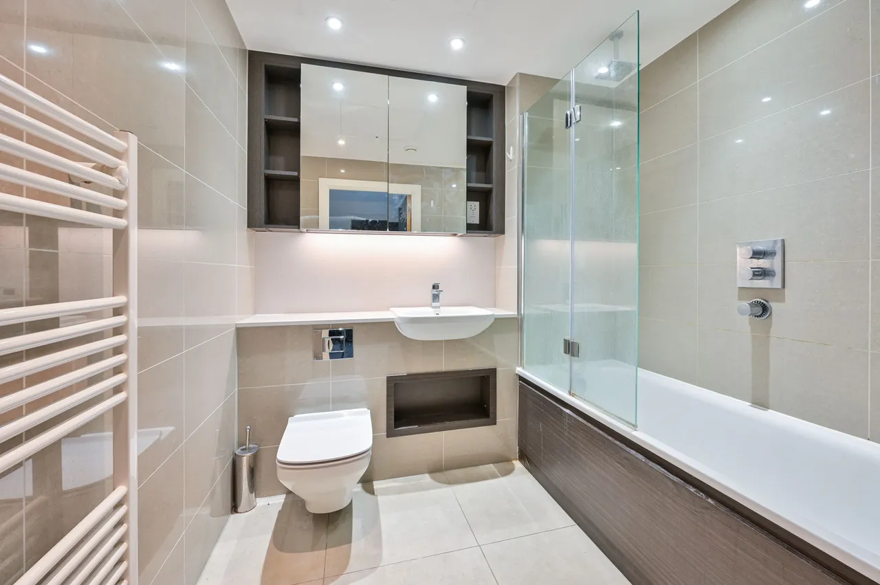 48 Delphini Apartments, 10 St Georges Circus, London, photo 5