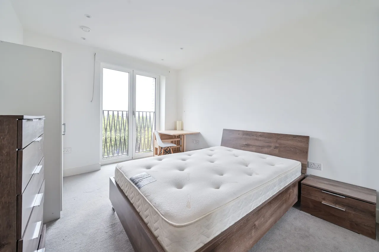 48 Delphini Apartments, 10 St Georges Circus, London, photo 3