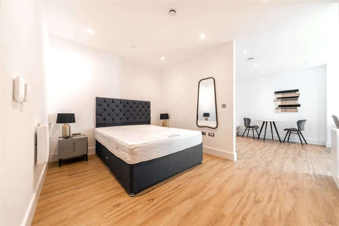 West Gate, Ealing, photo 6