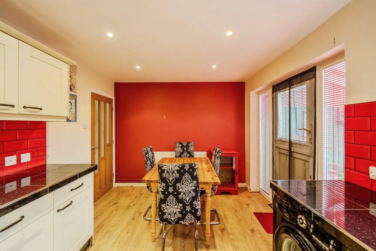 White House Drive, Kingstone, HR2, photo 8