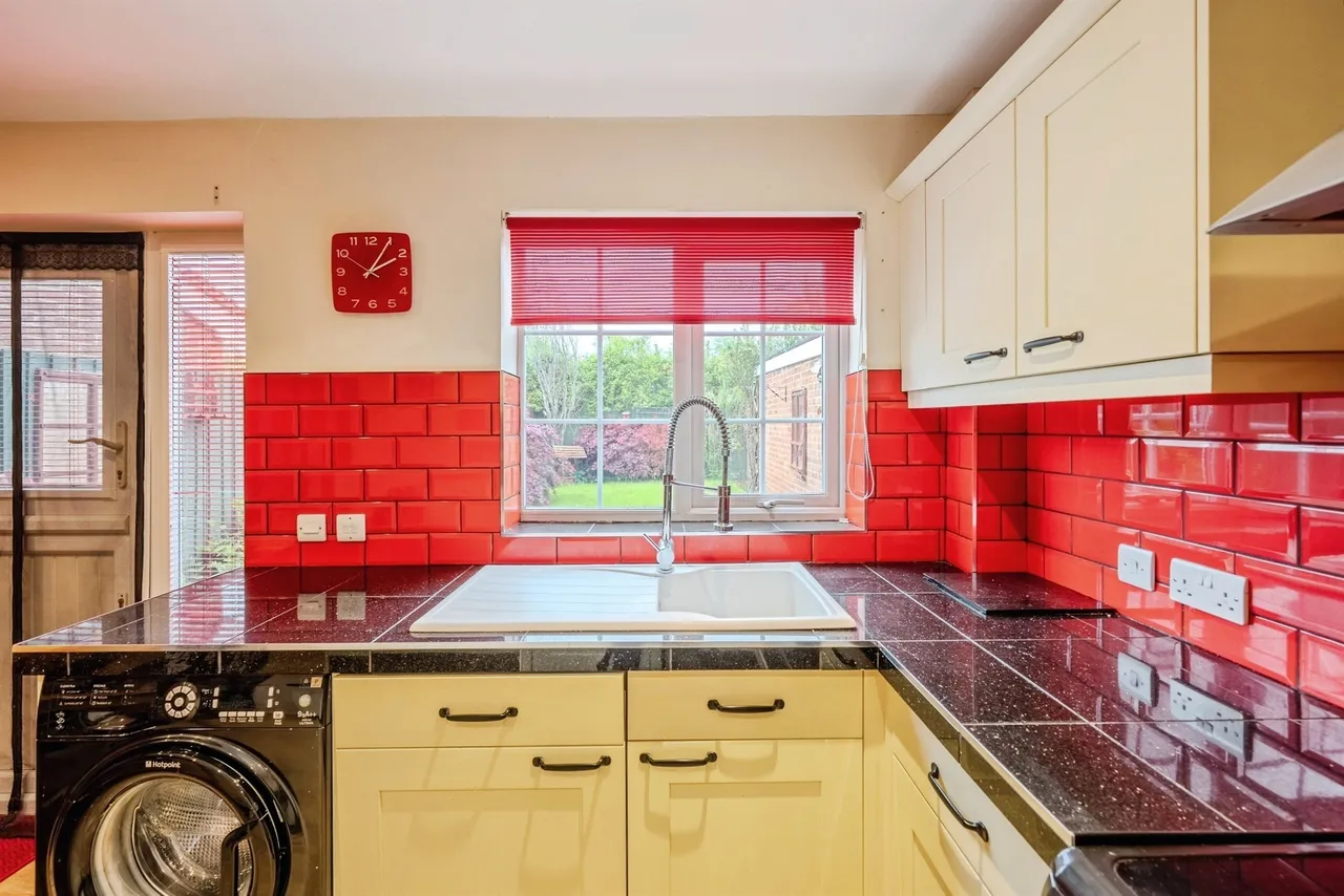 White House Drive, Kingstone, HR2, photo 7