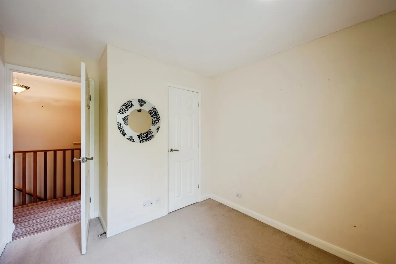 White House Drive, Kingstone, HR2, photo 12