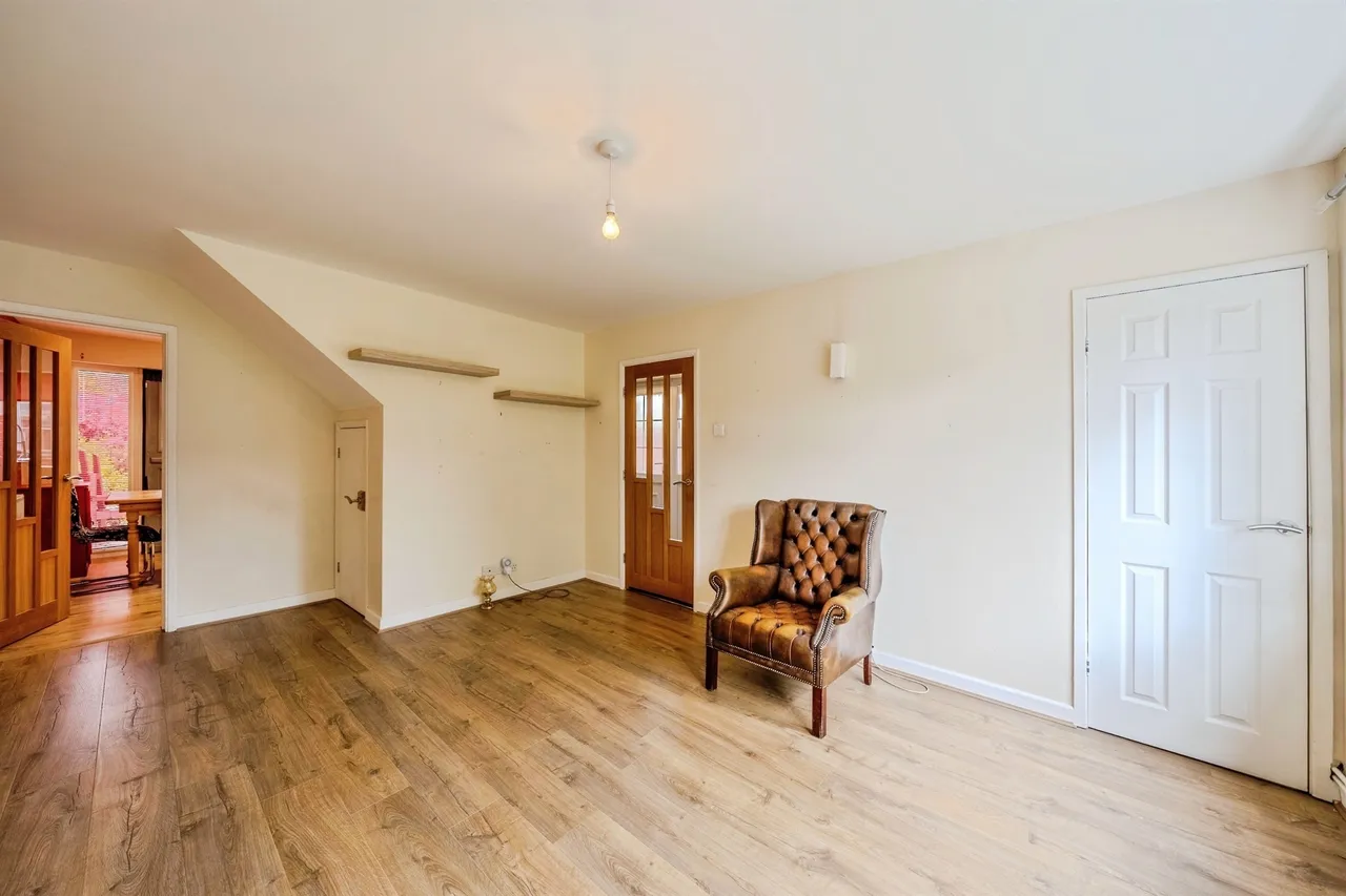White House Drive, Kingstone, HR2, photo 2