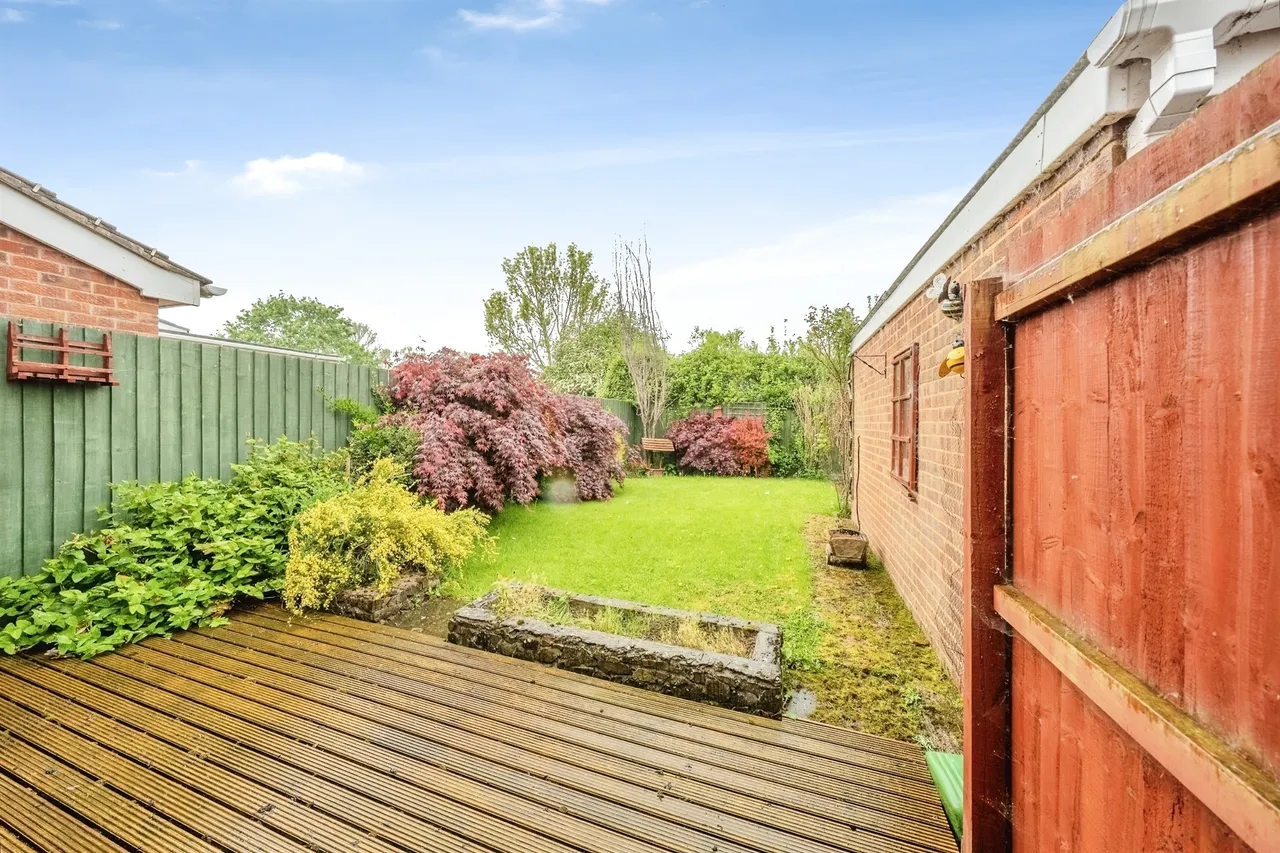 White House Drive, Kingstone, HR2, photo 16