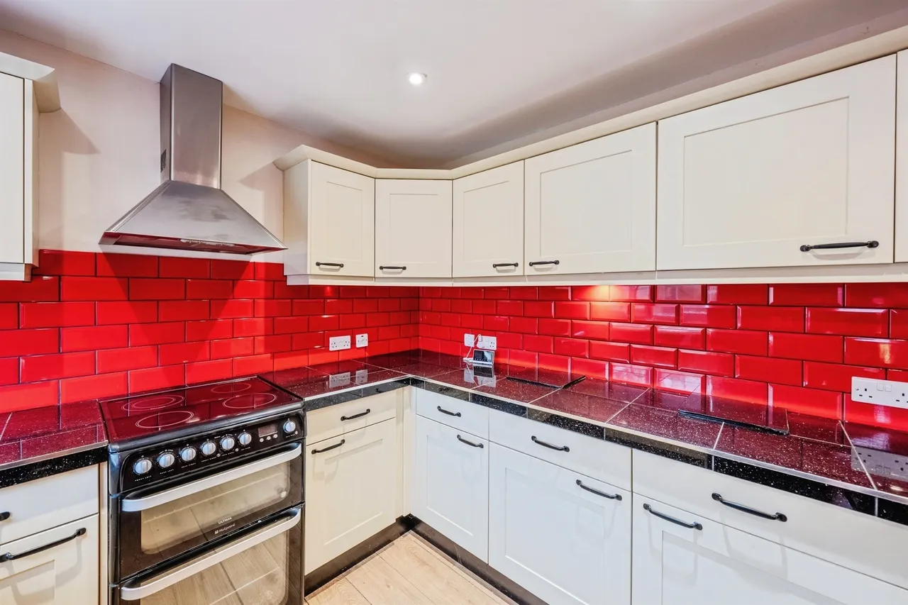 White House Drive, Kingstone, HR2, photo 6