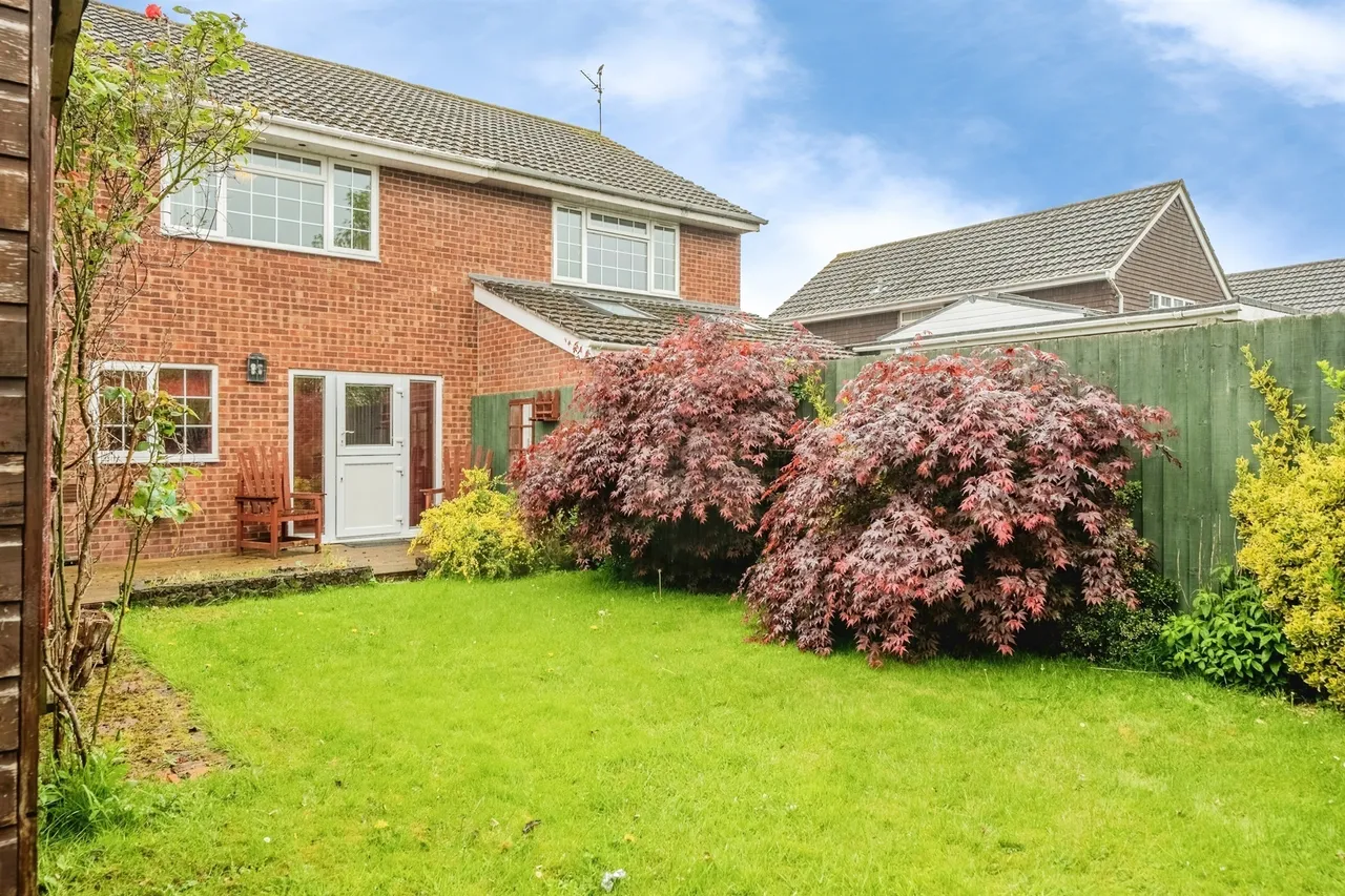 White House Drive, Kingstone, HR2, photo 17