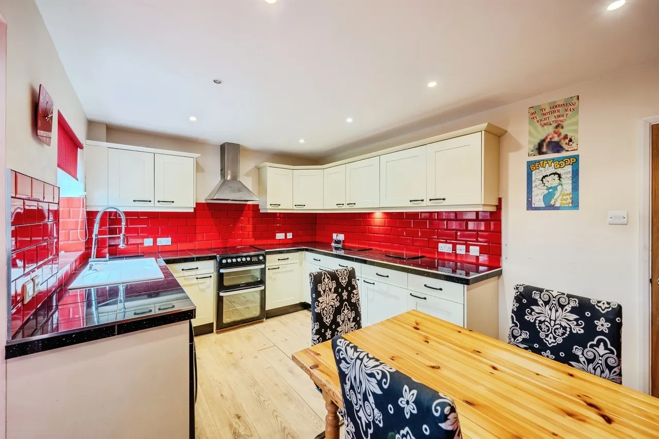 White House Drive, Kingstone, HR2, photo 5