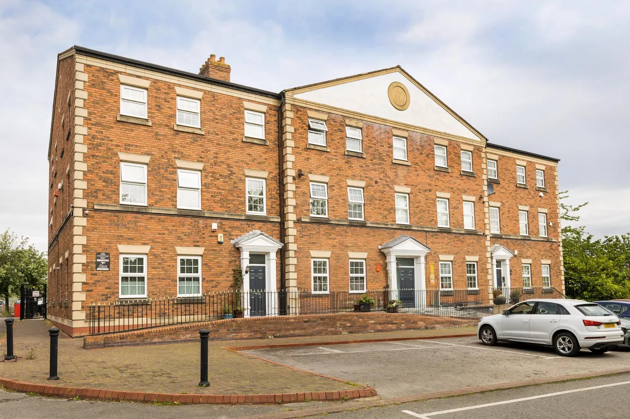 2 bed flat for sale, Lower Mersey Street, Ellesmere Port, CH65