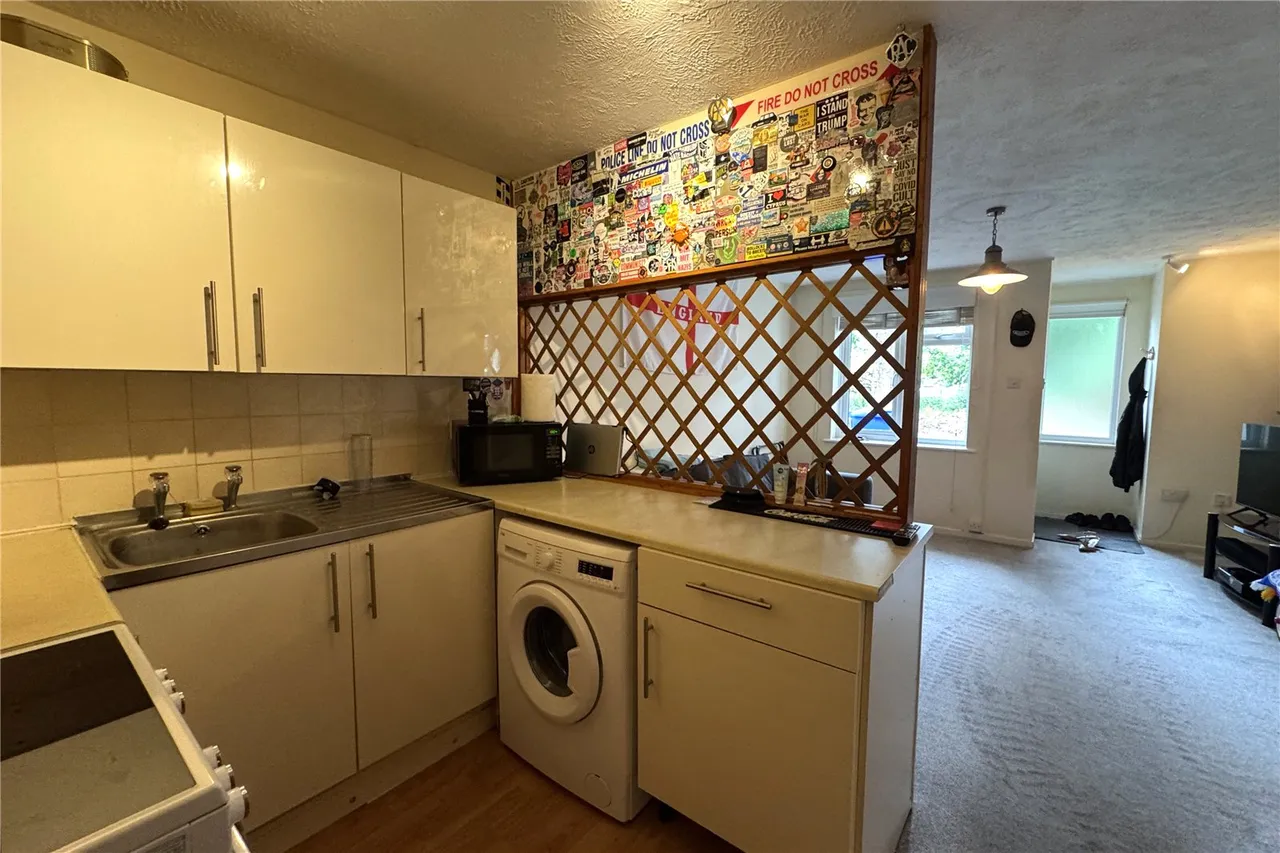 Dart Road, Cove, Farnborough, GU14 9PF, photo 6
