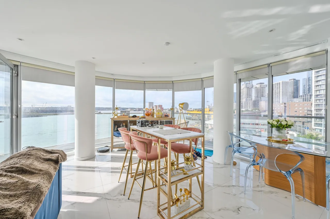 405 New Providence Wharf, 1 Fairmont Avenue, London, photo 2