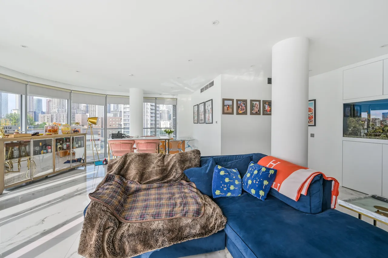 2 bed flat to rent — 405 New Providence Wharf, 1 Fairmont Avenue, London