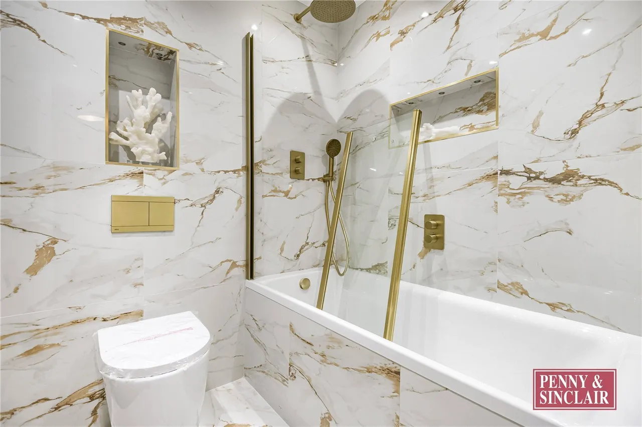All Hallows Road, Caver, RG4, photo 11