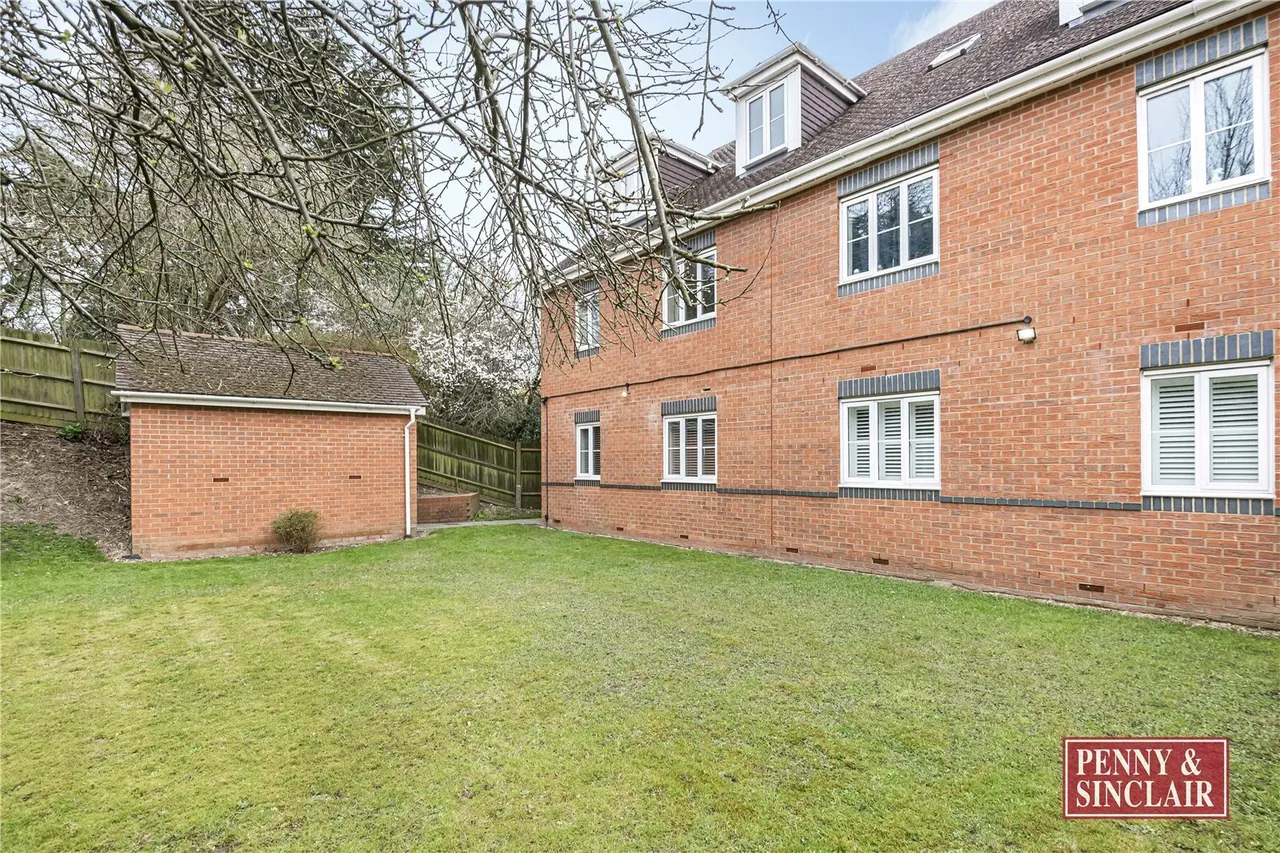 All Hallows Road, Caver, RG4, photo 14