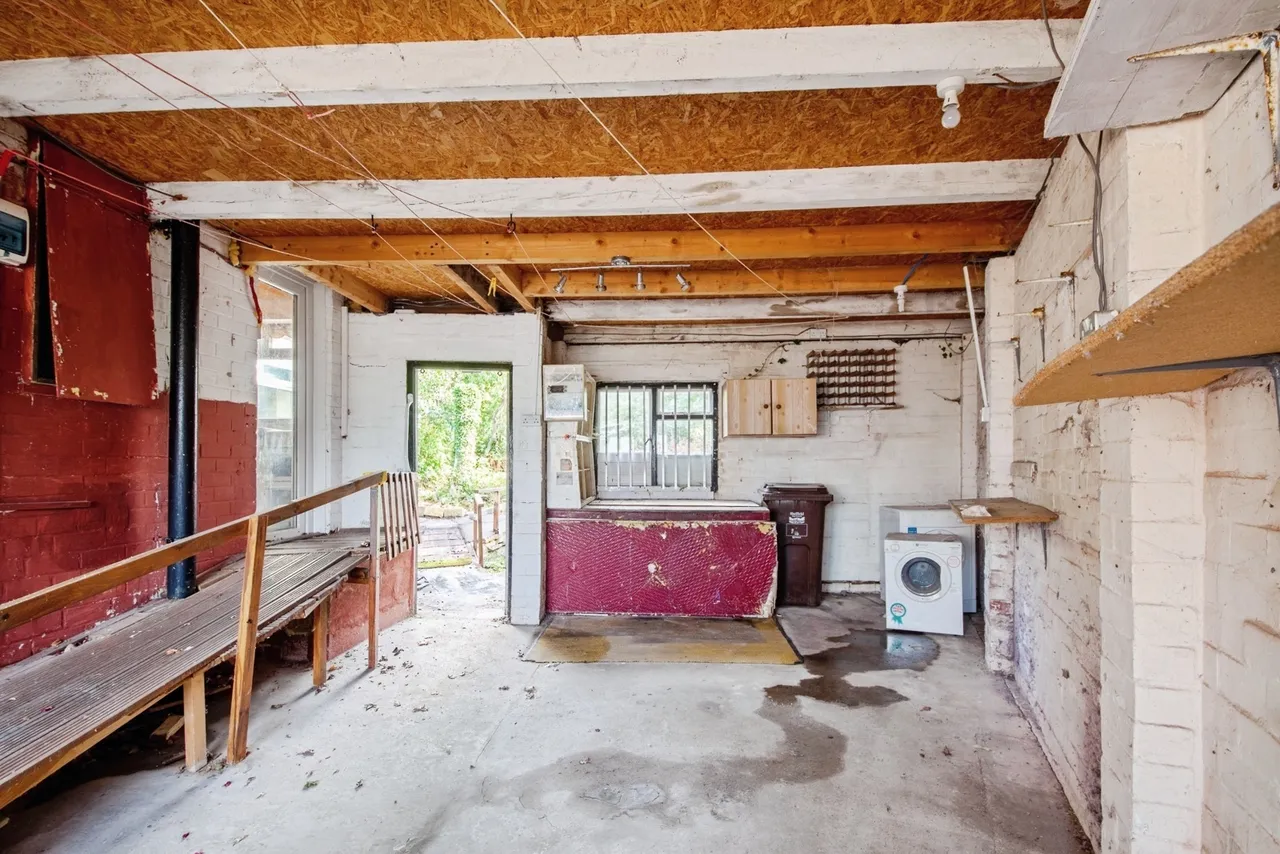Ben Close, Sheffield, S6, photo 21