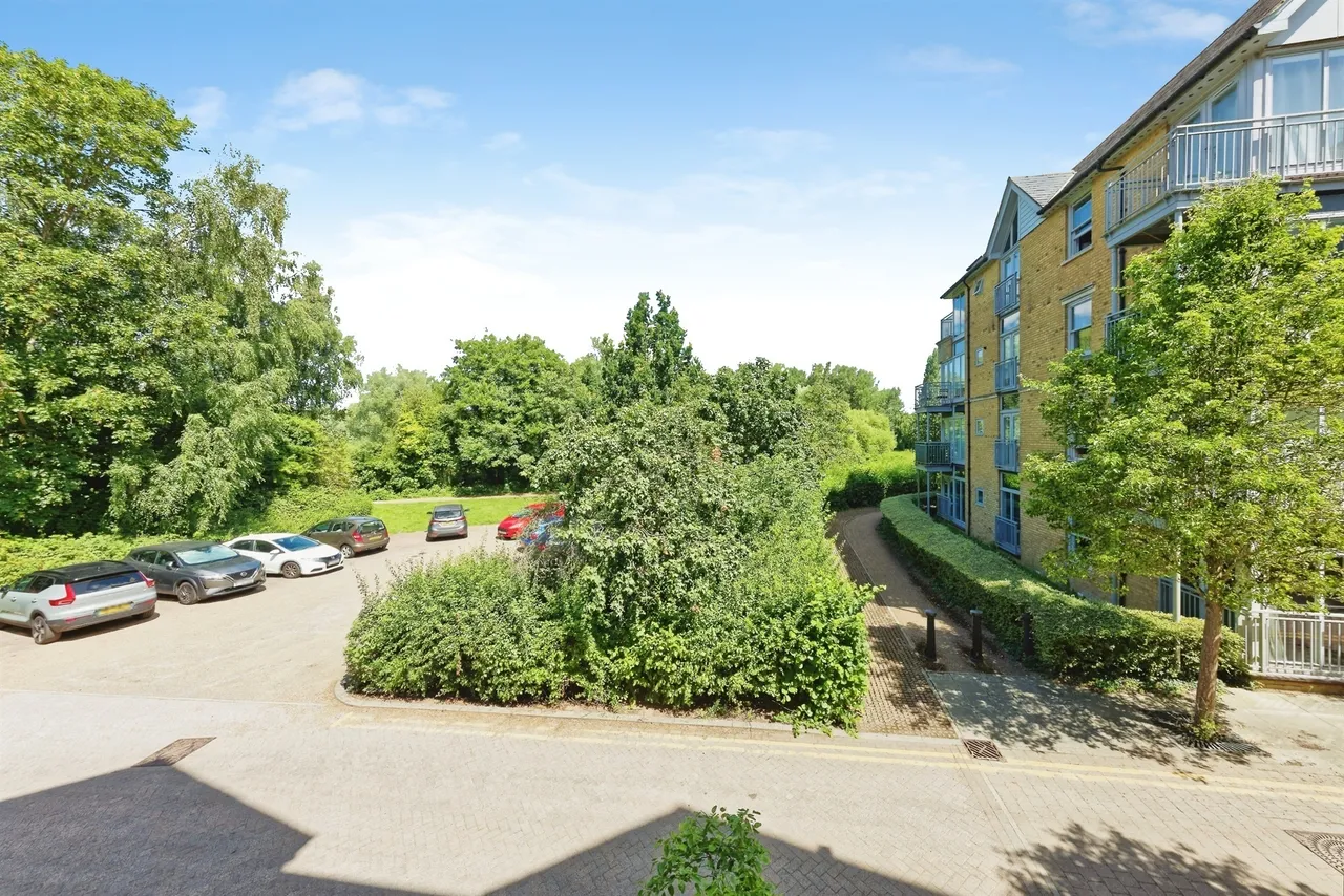 St. Andrews Close, Canterbury, photo 11