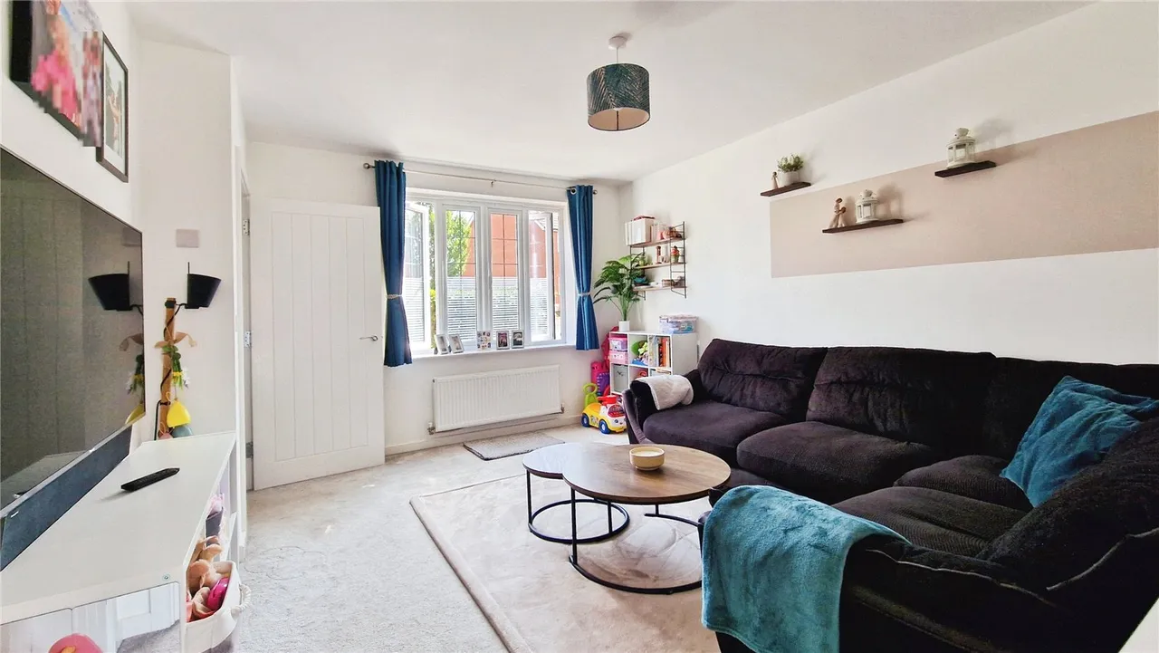 Hunstanton Drive, Binfield, Bracknell, Forest, RG42 4JA, photo 3