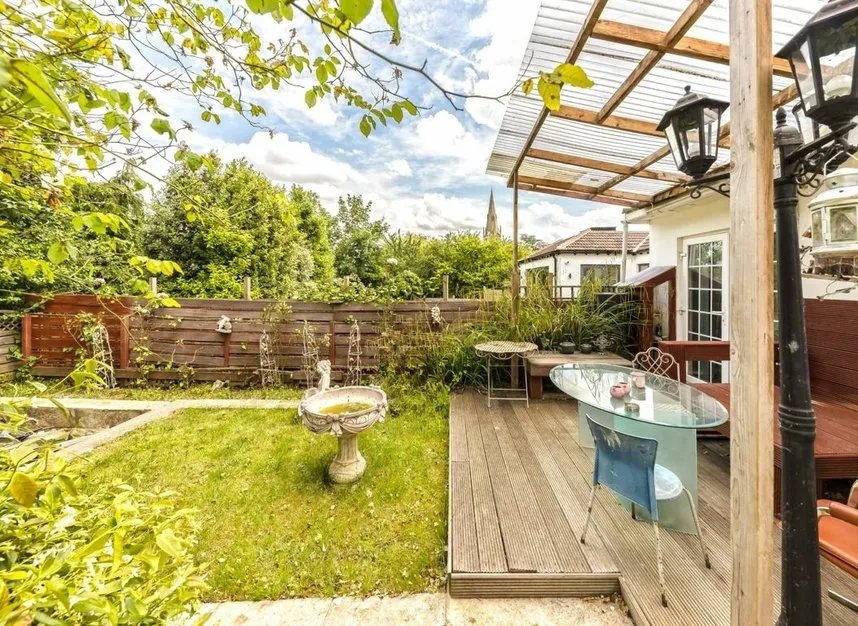 Tudor Close, Kingsbury, NW9, photo 4
