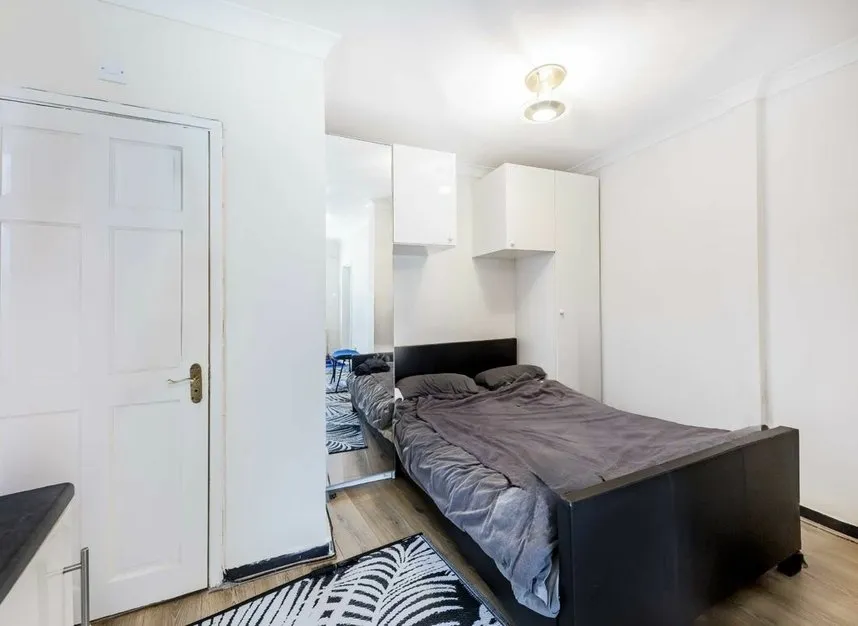 Tudor Close, Kingsbury, NW9, photo 5
