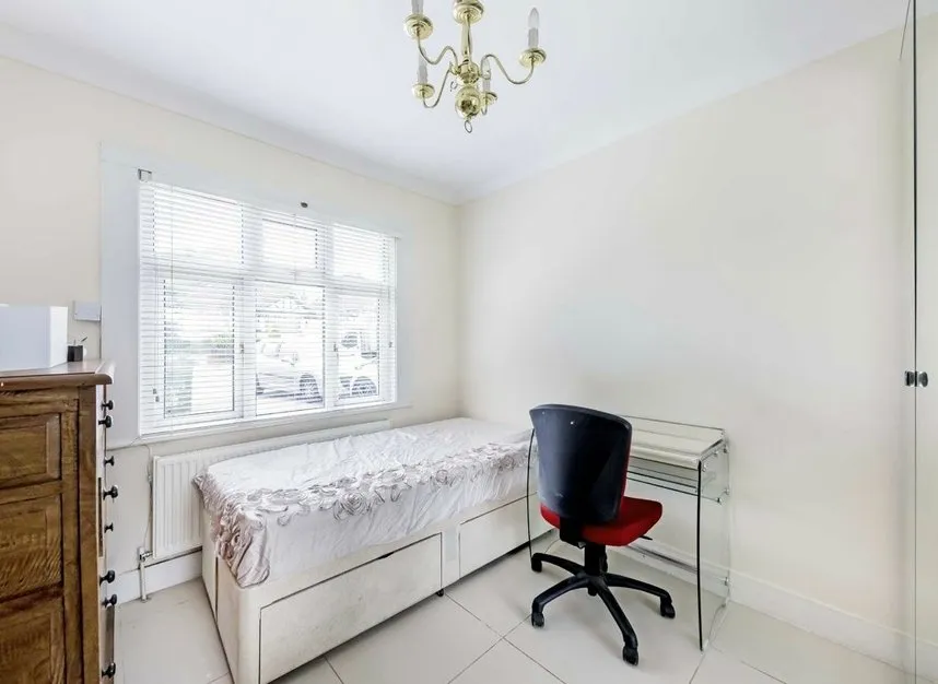 Tudor Close, Kingsbury, NW9, photo 6