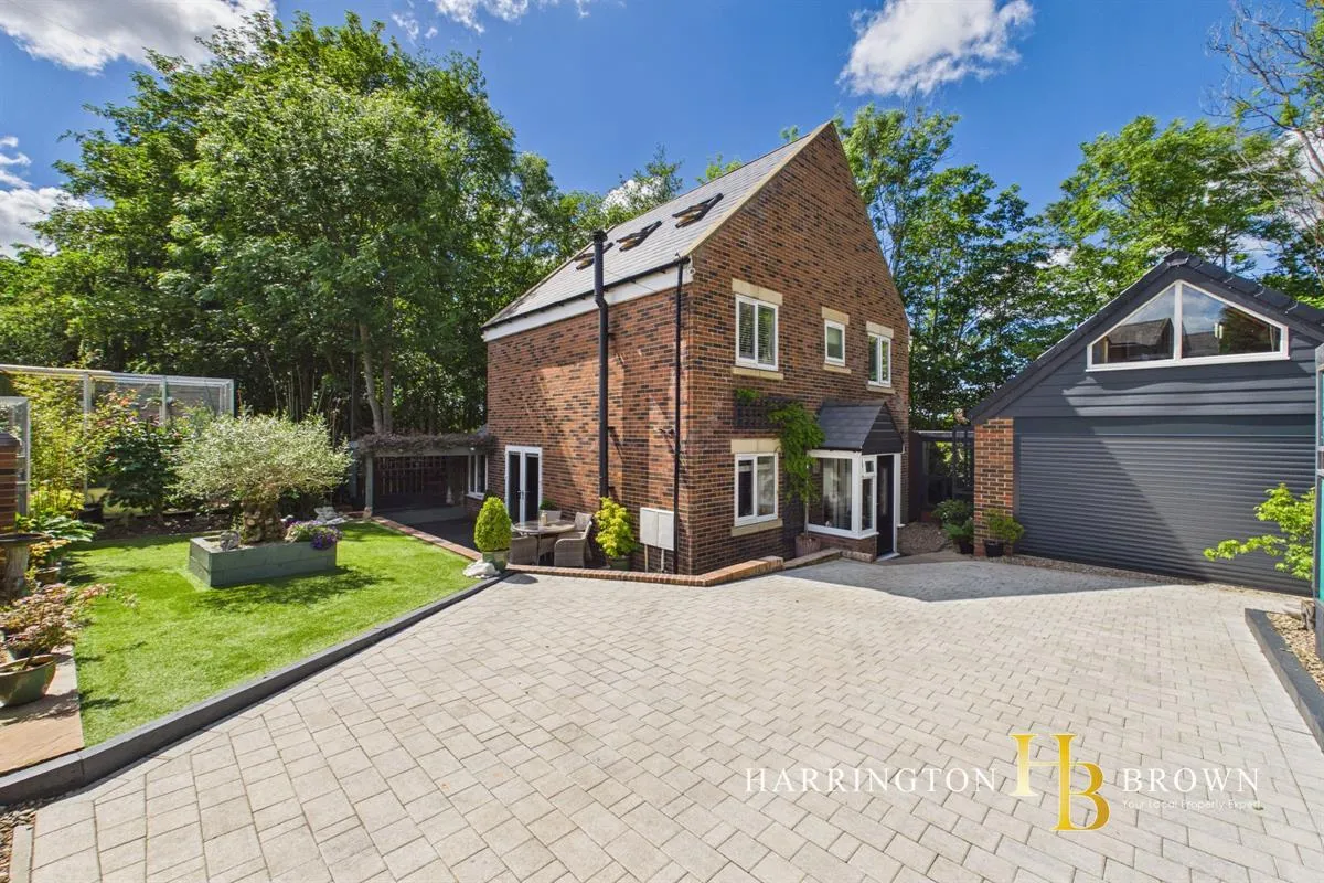 4 bed house for sale — Layton House, Stanley