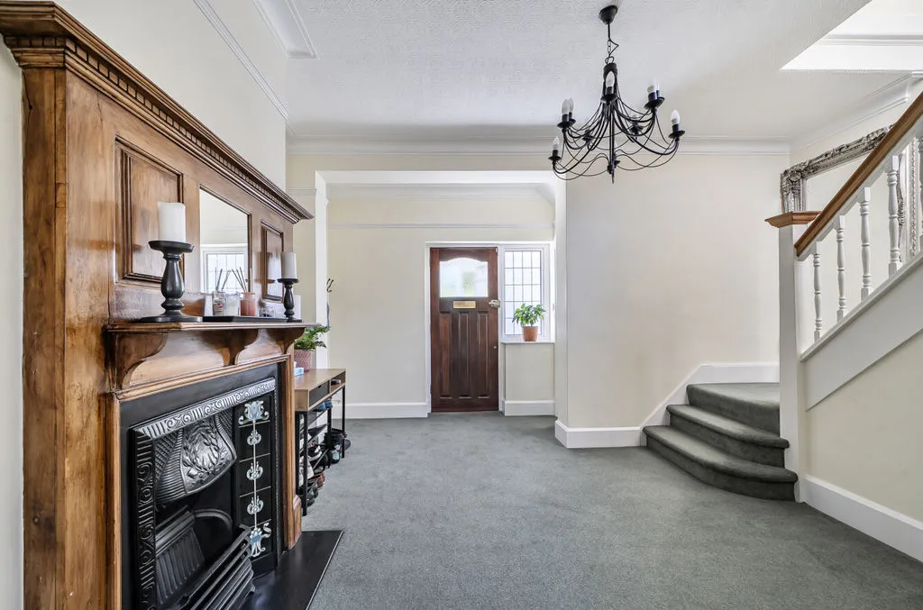 Highfield Road, Purley CR8 2JG, photo 2