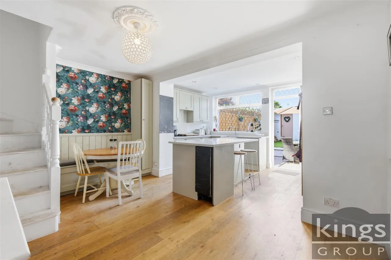 Severn Drive, Enfield, photo 3