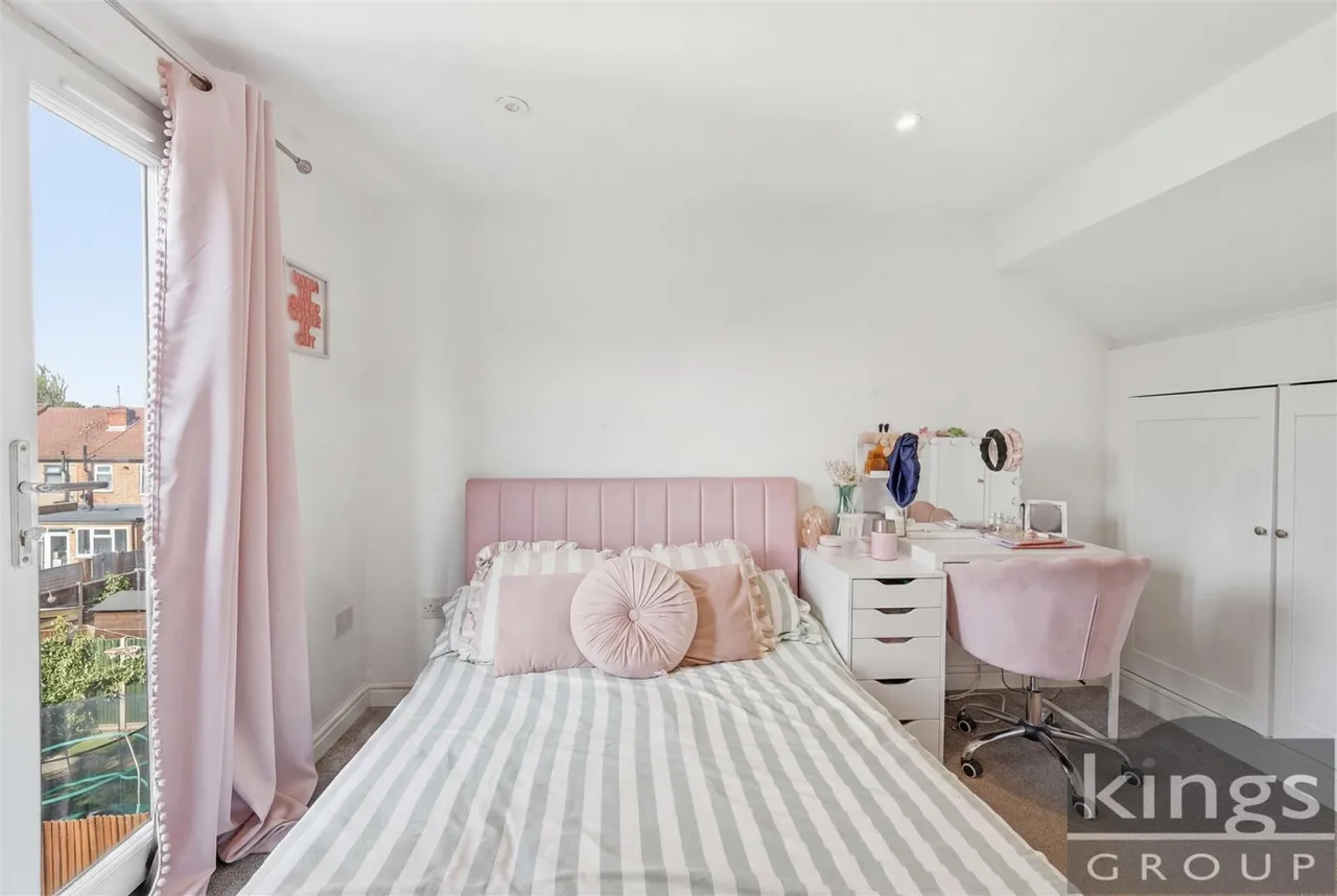 Severn Drive, Enfield, photo 16