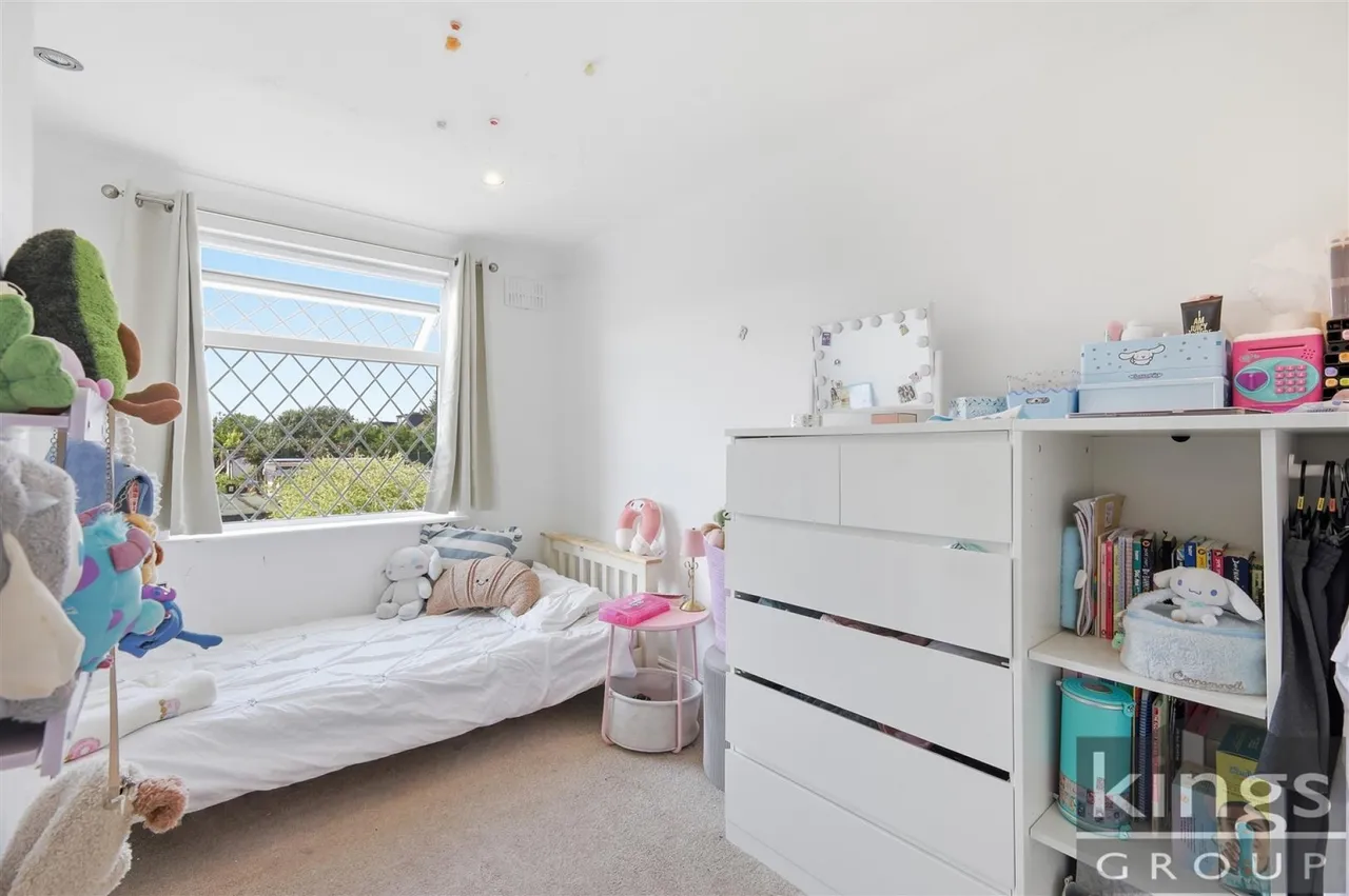 Severn Drive, Enfield, photo 11