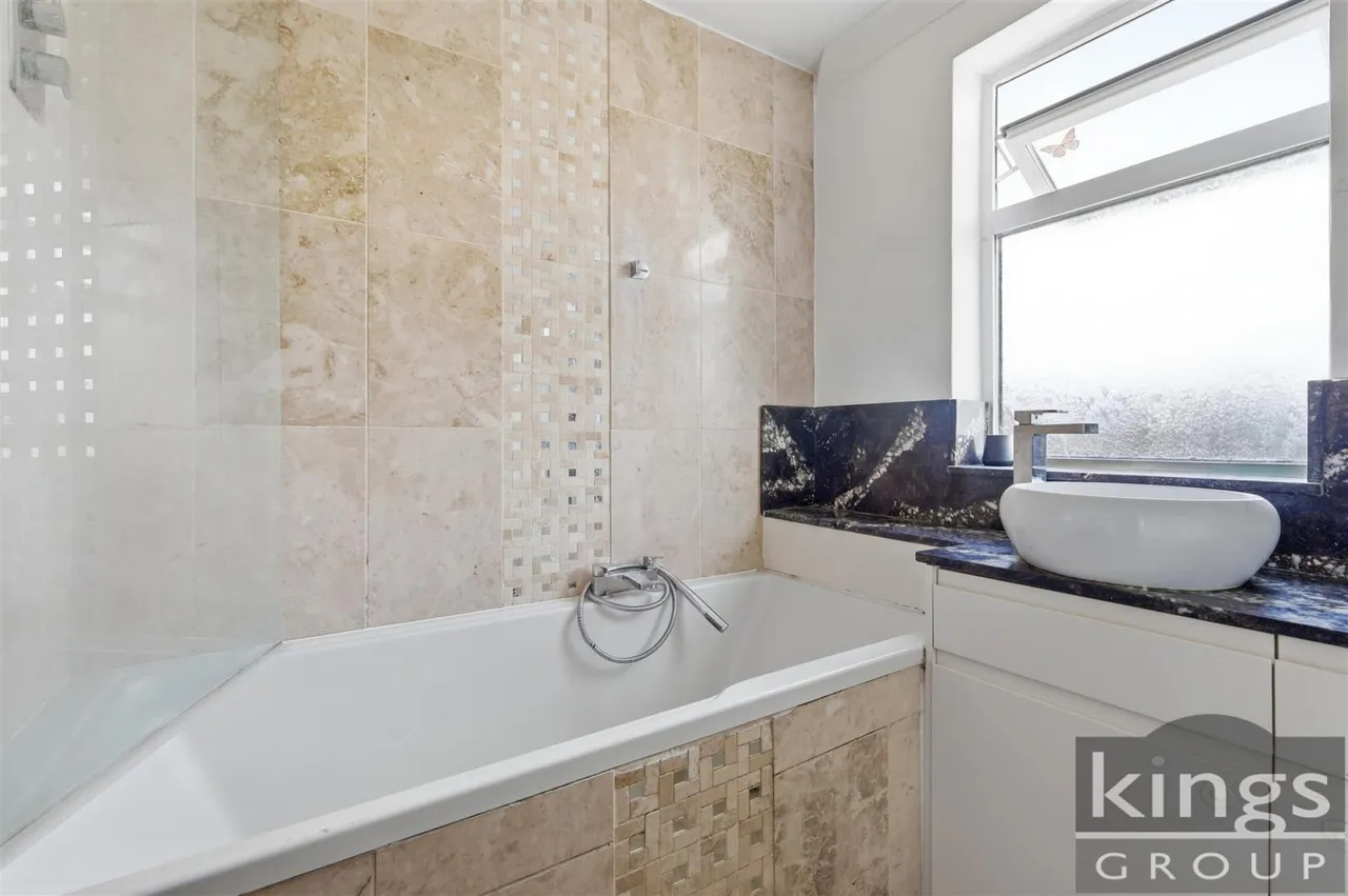 Severn Drive, Enfield, photo 13