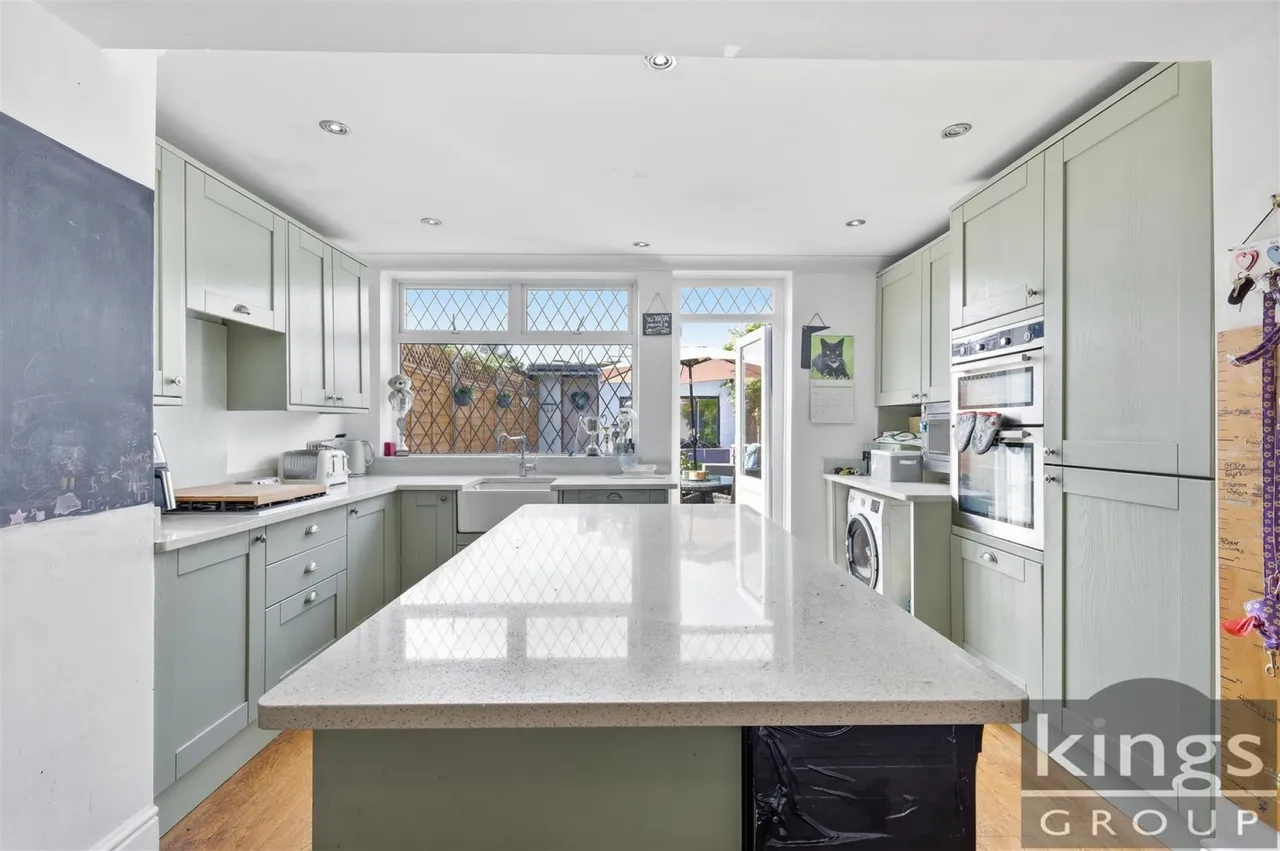 Severn Drive, Enfield, photo 2