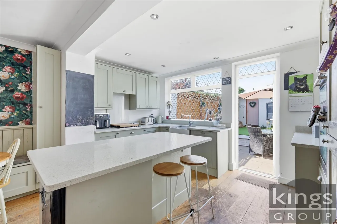 Severn Drive, Enfield, photo 7