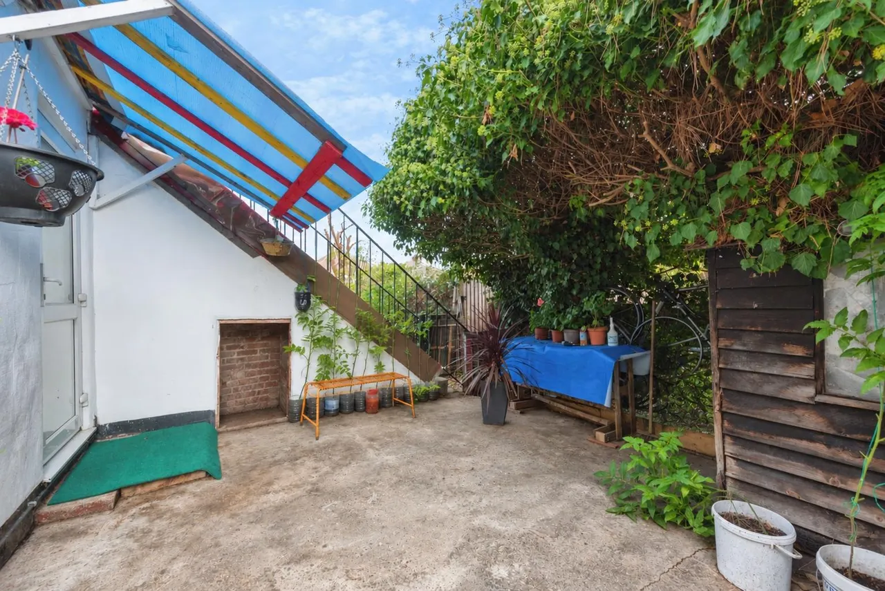 Islay Gardens, Hounslow, TW4, photo 13
