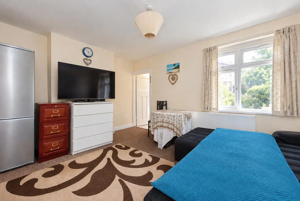 Islay Gardens, Hounslow, TW4, photo 4