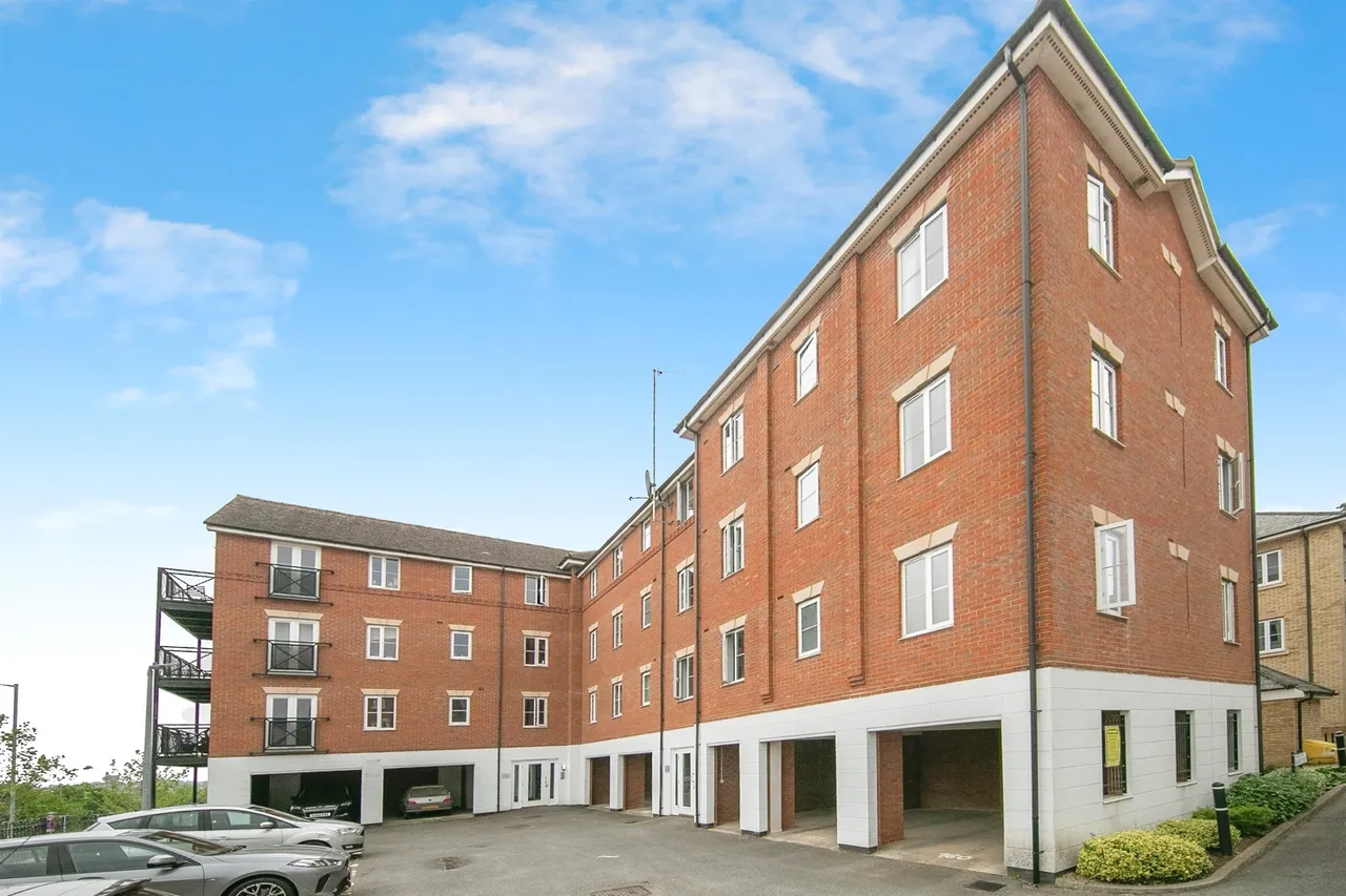 Bradford Drive, Colchester, photo 11