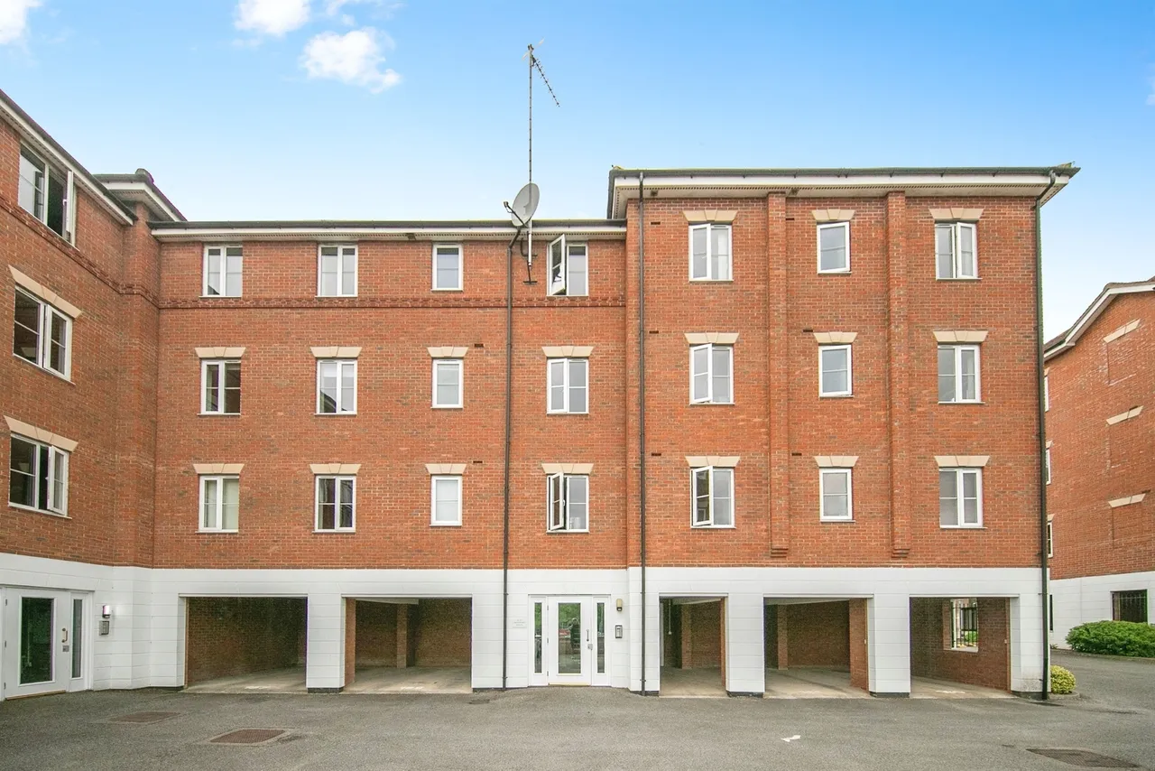 Bradford Drive, Colchester, photo 10